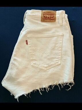 Levi's Off-White Frayed Denim Cutoff Shorts Size W29